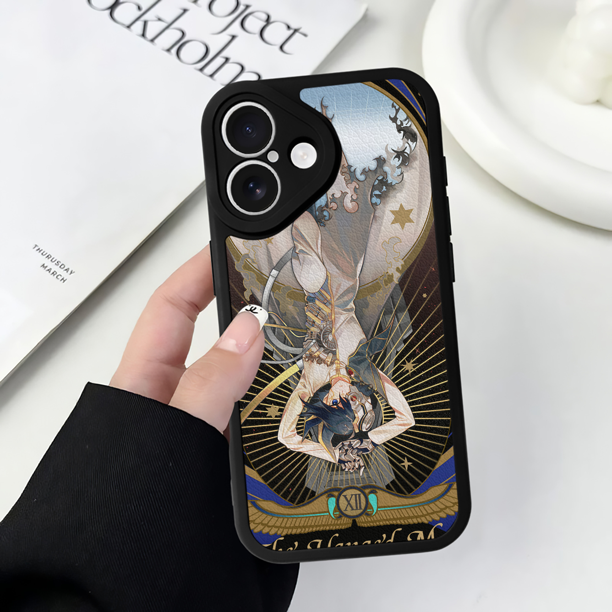 （画像用） 遊☆戯☆王 Yu-Gi-Oh! 【iPhone 16シリーズ対応】シリコンスマホケース（レザー調） 材質：シリコン